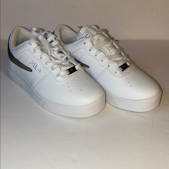 NIB, Fila Vulc 13 Low Sneakers in White - Picture 1 of 11
